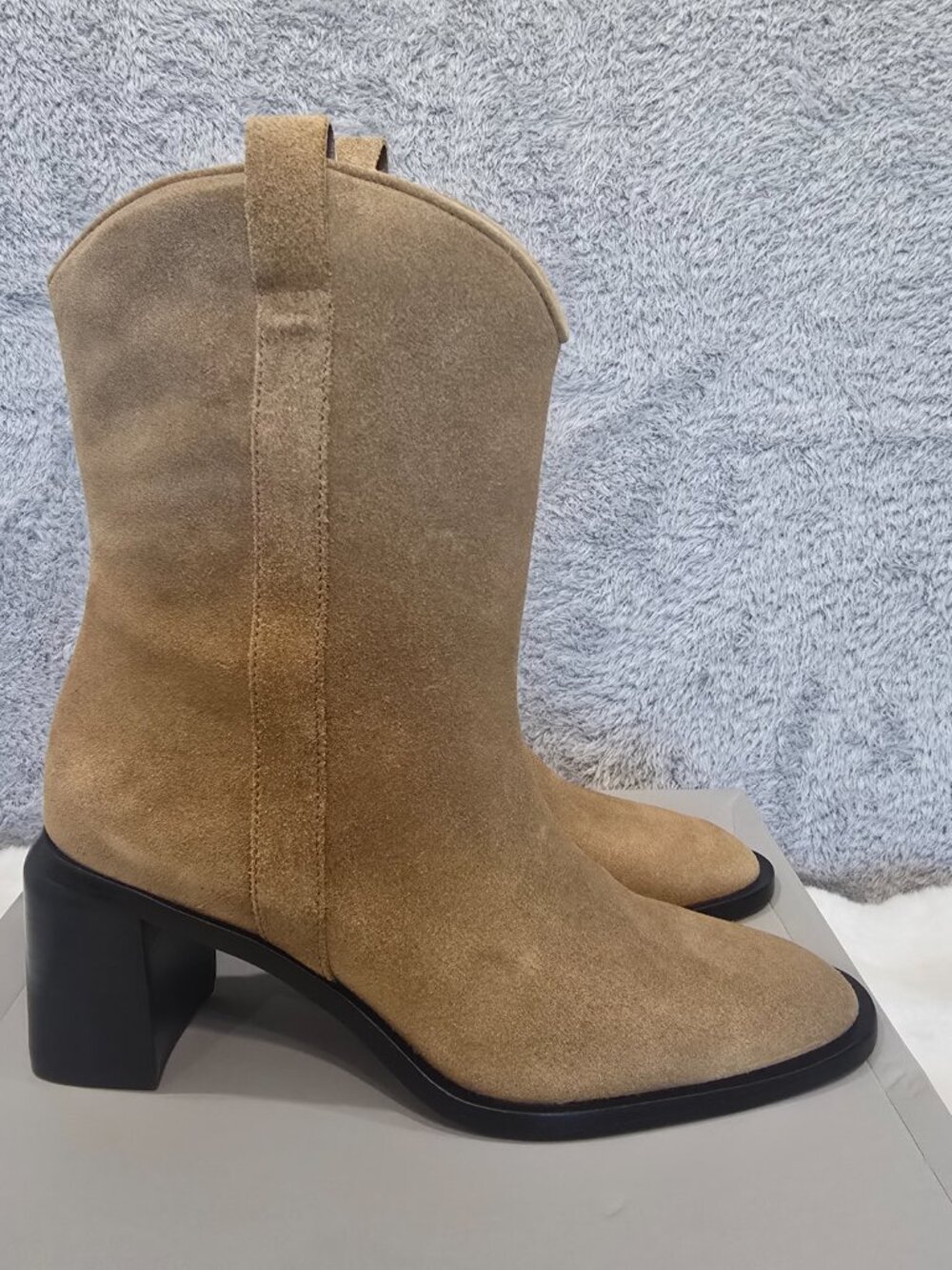 Everlane Outlaw Boot Sand Suede Women's Sizes NEW in BOX - Picture 6 of 16